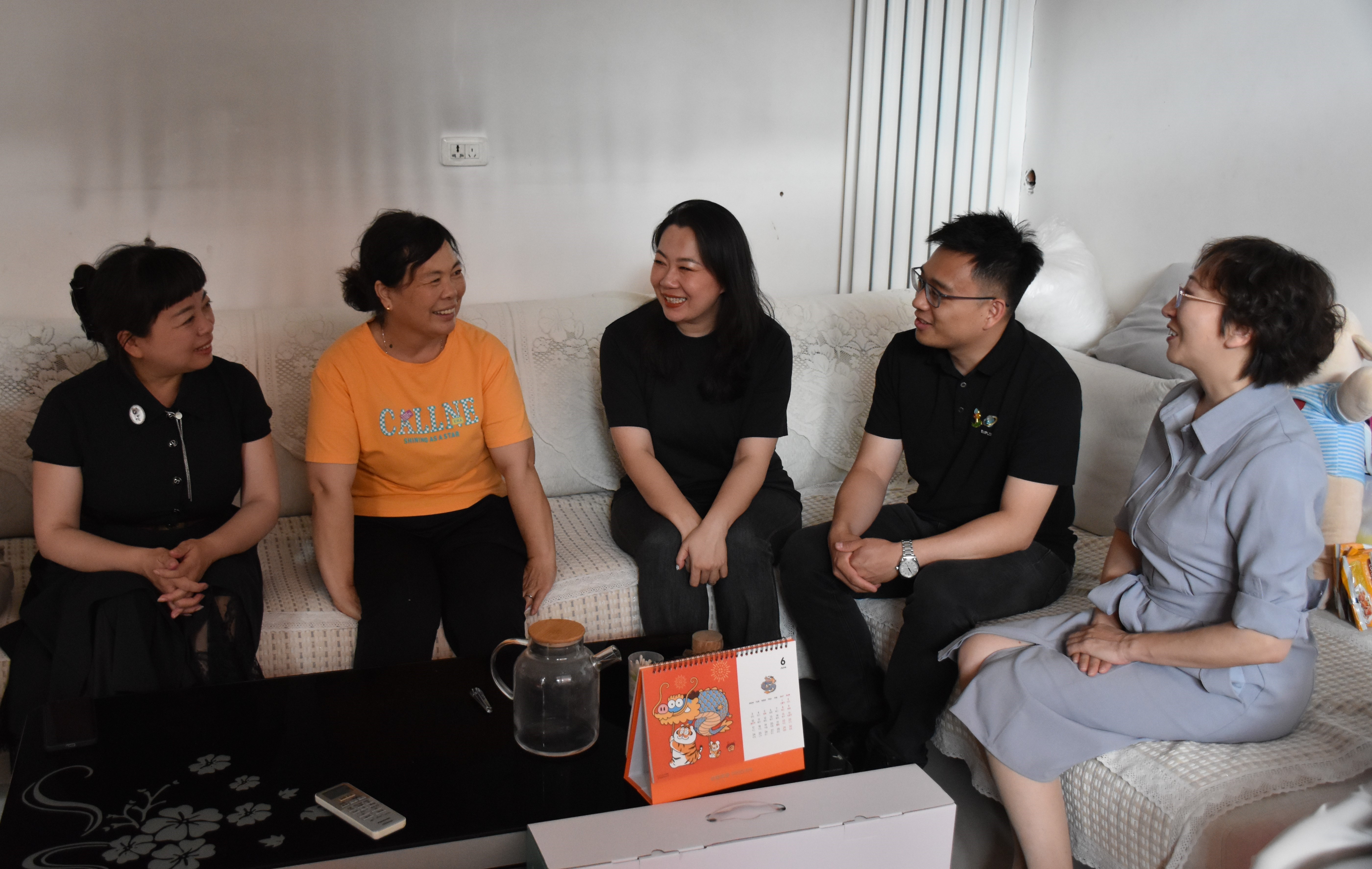 爱体育在线公益送温暖:6载慈善 660名单亲母亲受益 爱体育在线公益送温暖:6载慈善 660名单亲母亲受益