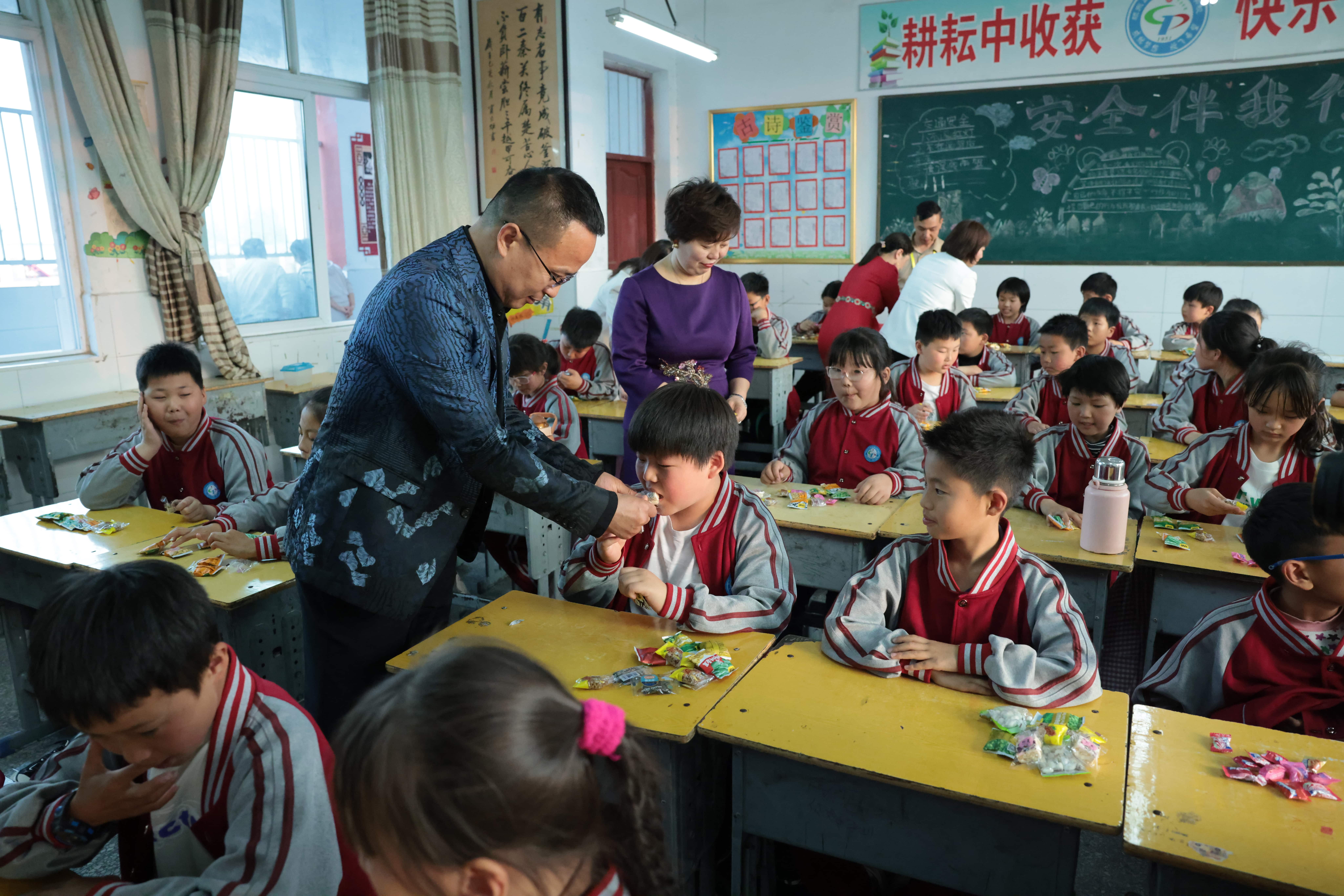 在爱意的“双向奔赴”中丨第249所爱体育在线公益学校揭牌