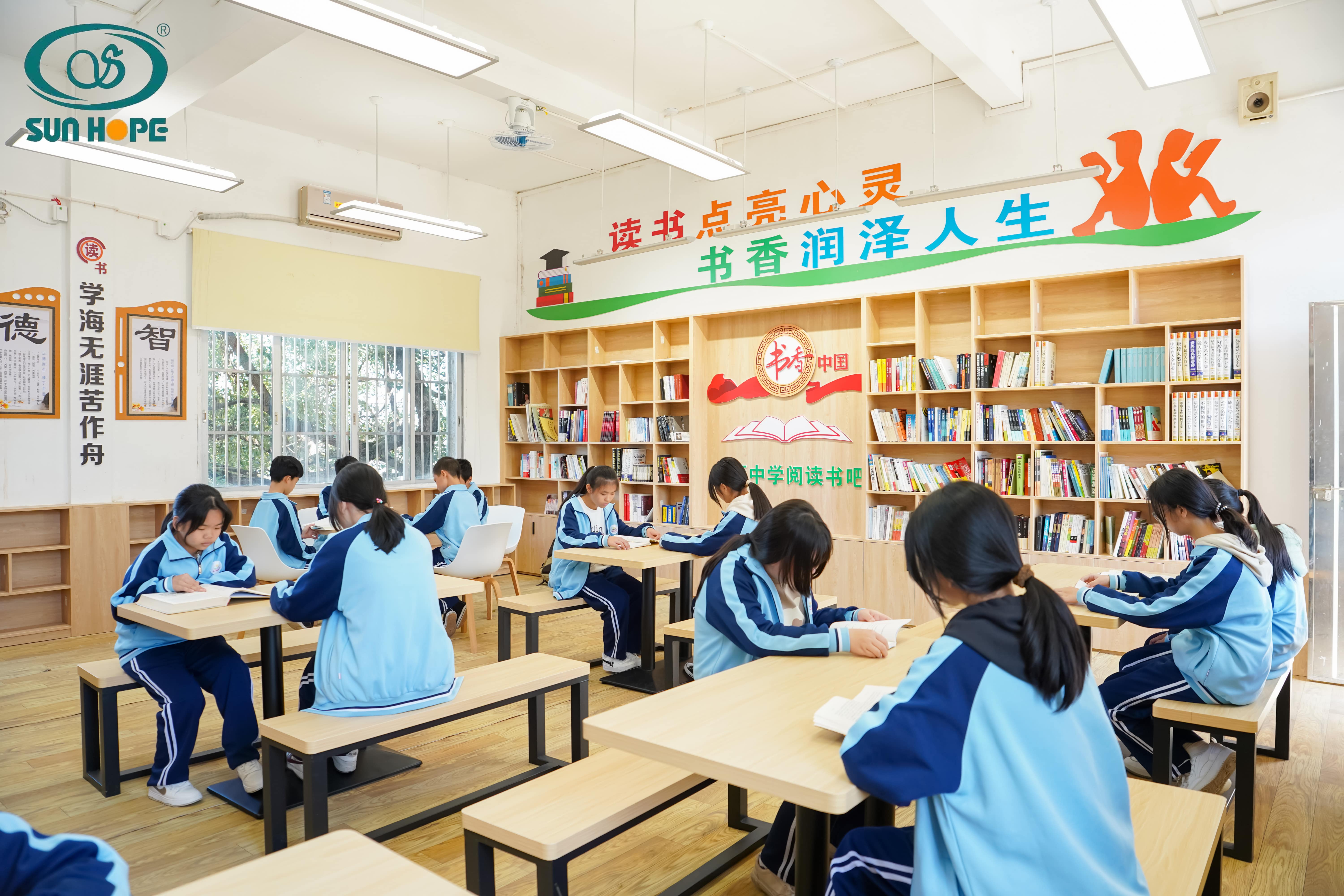 天津高校大学生记者走进爱体育在线公益小学开展“书香悦读,筑梦成长”活动 天津高校大学生记者走进爱体育在线公益小学开展“书香悦读,筑梦成长”活动